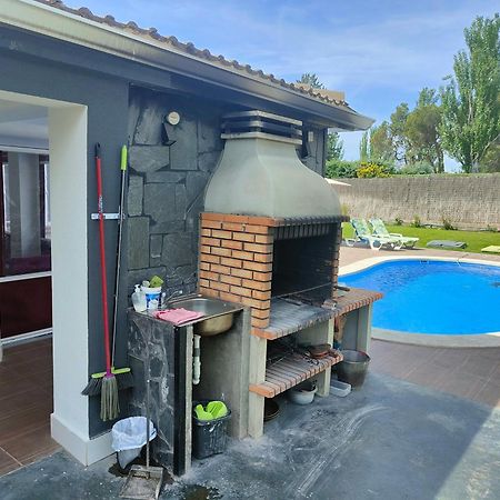 Chalet Con Piscina Y Jacuzzi En Madrid Alquila Habitaciones Algete エクステリア 写真