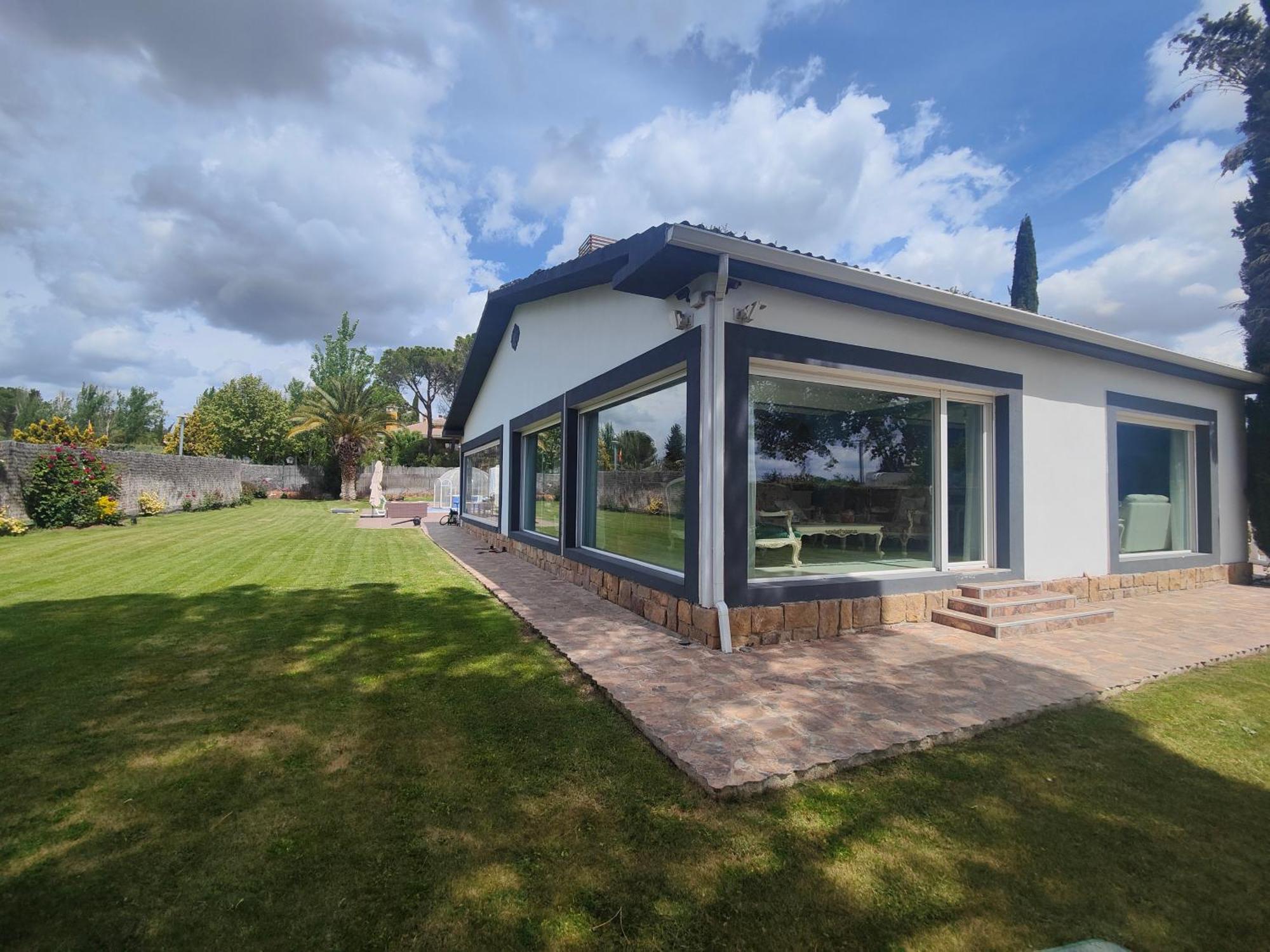 Chalet Con Piscina Y Jacuzzi En Madrid Alquila Habitaciones Algete エクステリア 写真