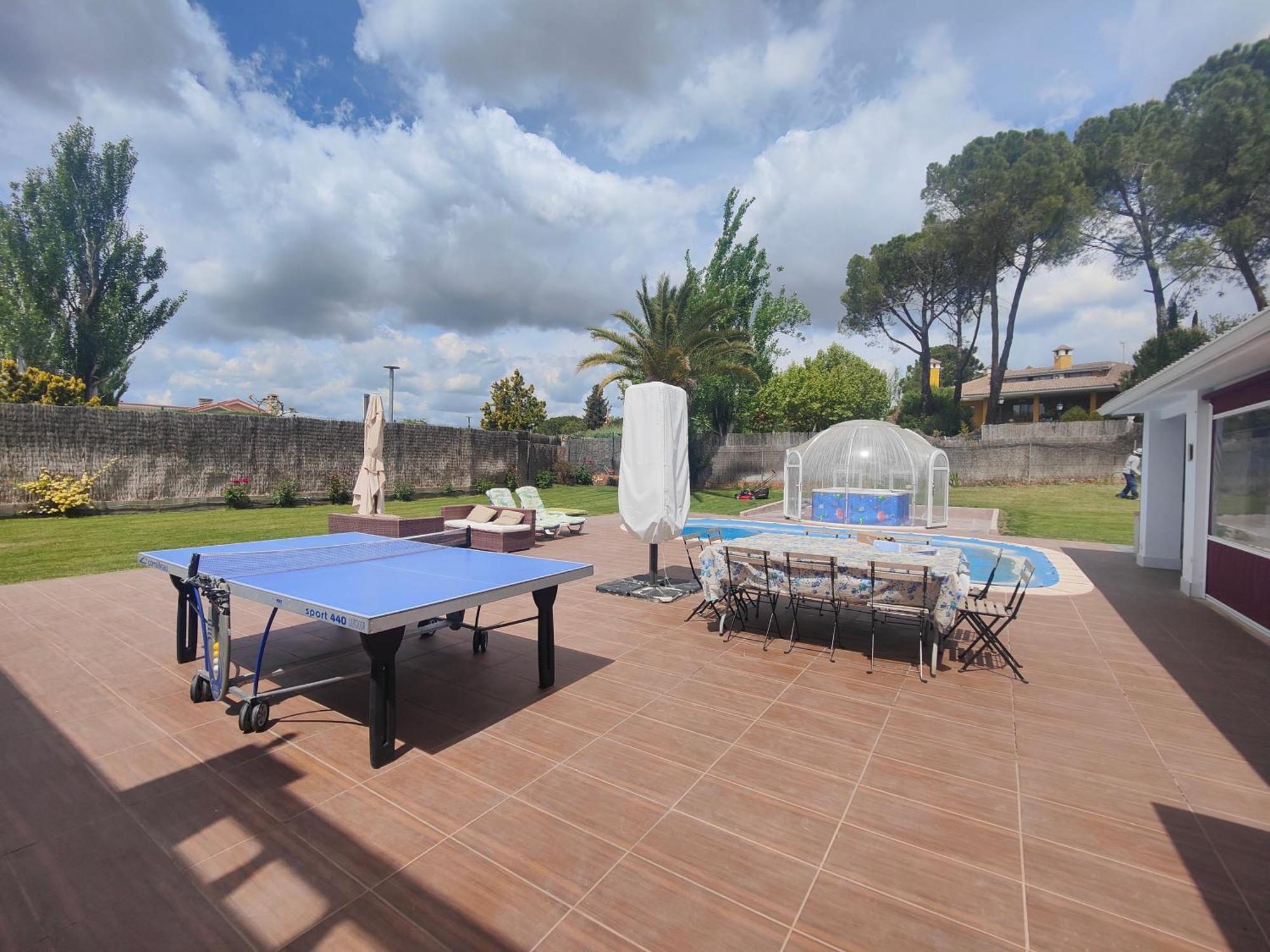 Chalet Con Piscina Y Jacuzzi En Madrid Alquila Habitaciones Algete エクステリア 写真