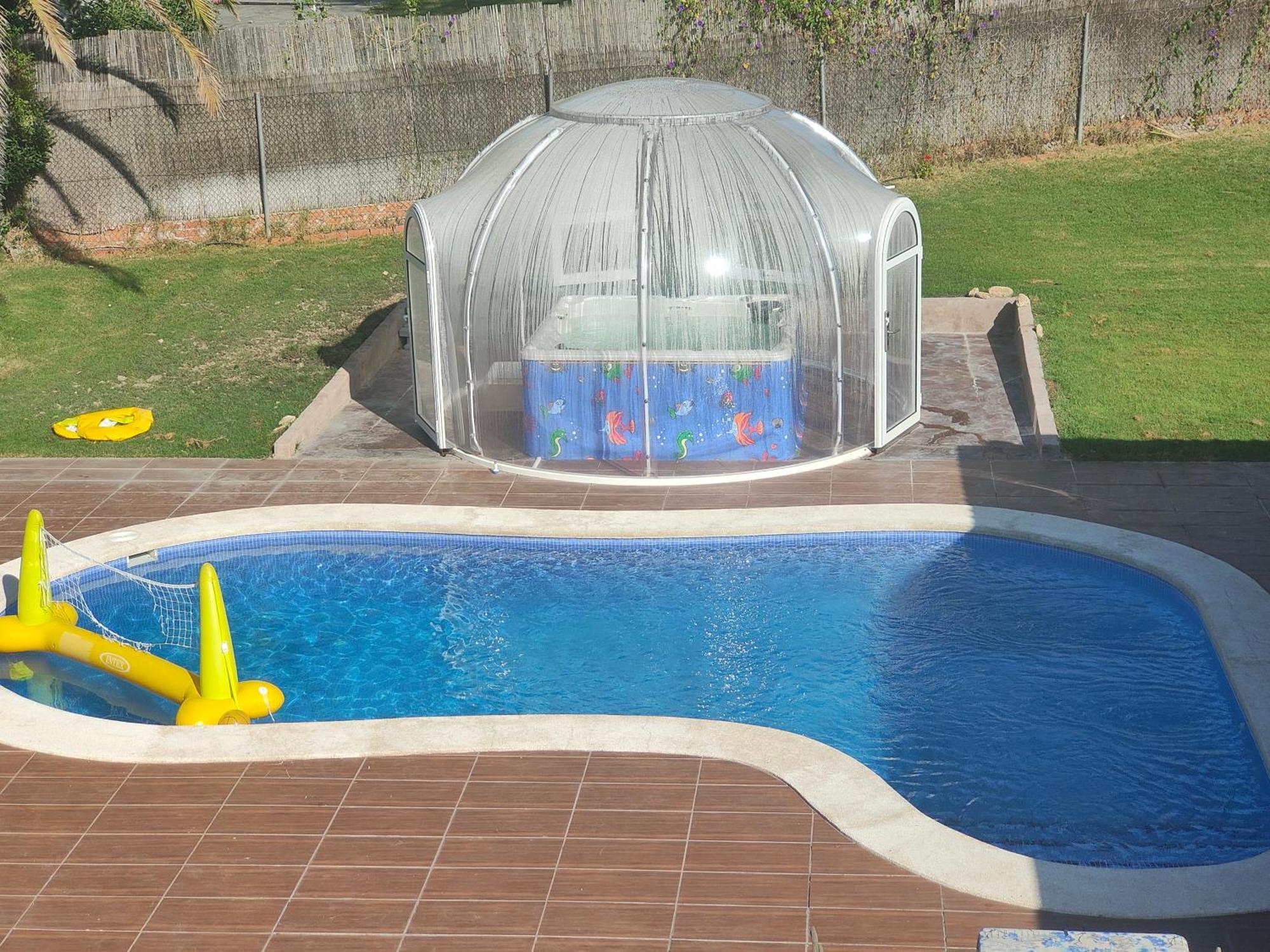 Chalet Con Piscina Y Jacuzzi En Madrid Alquila Habitaciones Algete エクステリア 写真