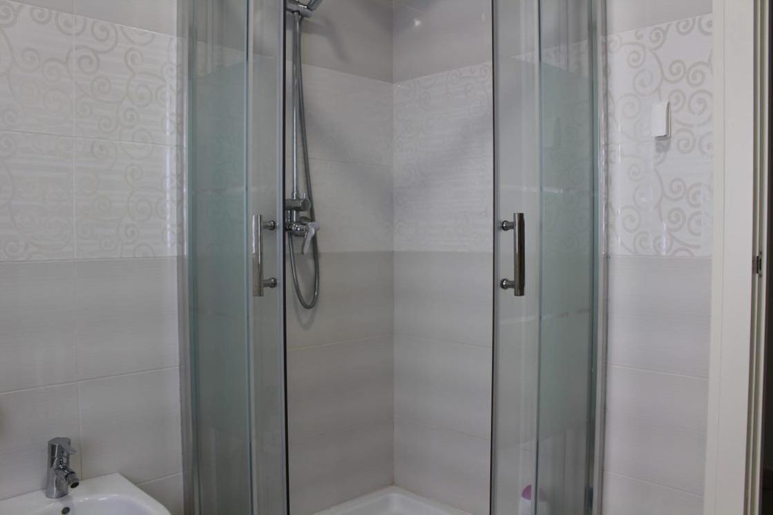 Chalet Con Piscina Y Jacuzzi En Madrid Alquila Habitaciones Algete エクステリア 写真