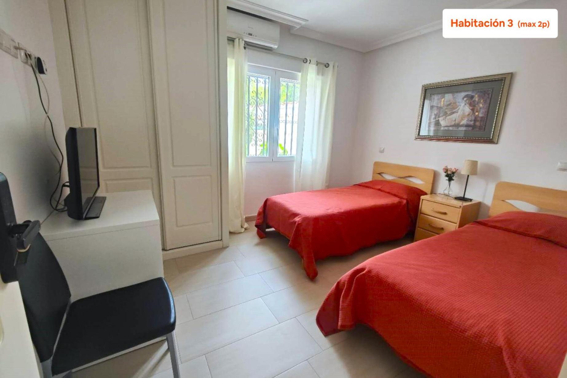 Chalet Con Piscina Y Jacuzzi En Madrid Alquila Habitaciones Algete エクステリア 写真
