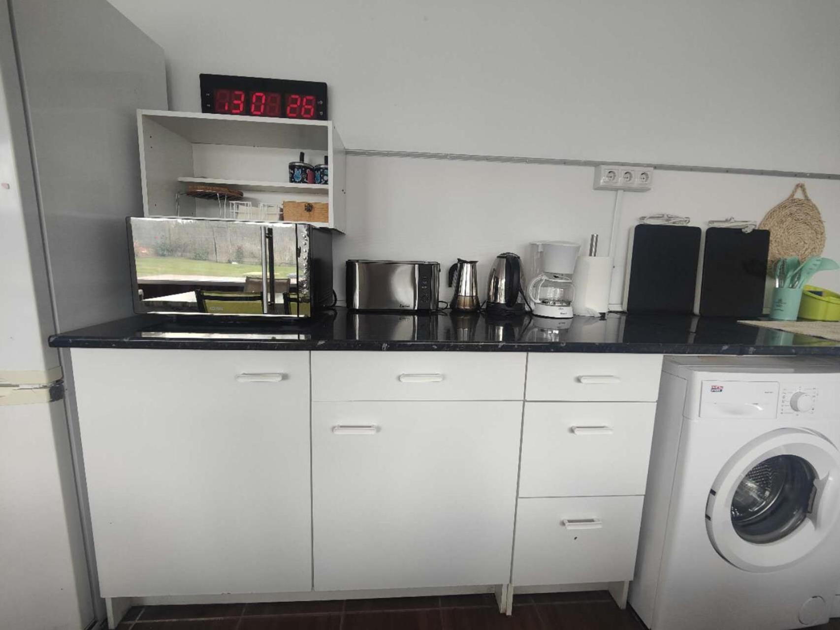 Chalet Con Piscina Y Jacuzzi En Madrid Alquila Habitaciones Algete エクステリア 写真