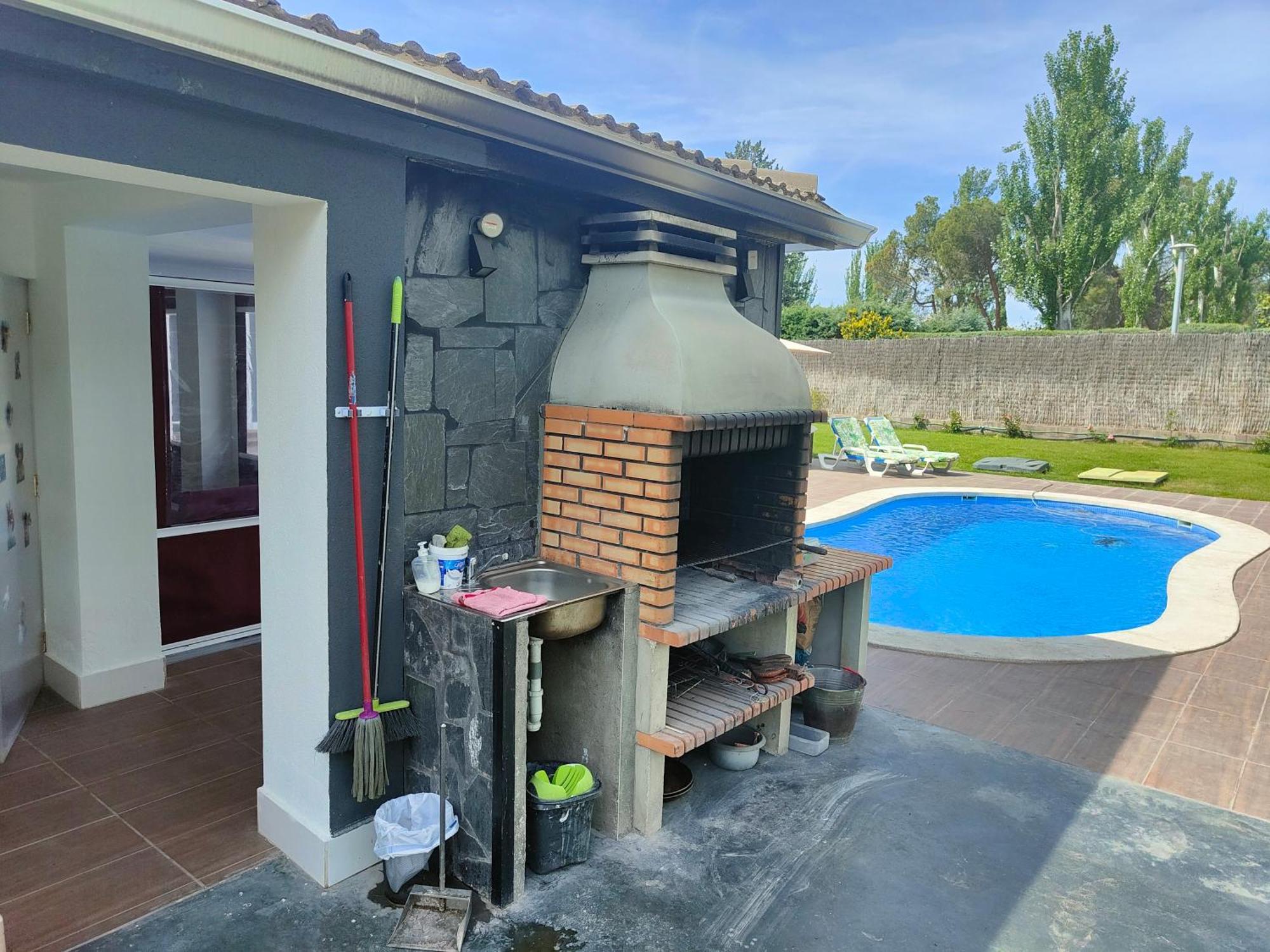 Chalet Con Piscina Y Jacuzzi En Madrid Alquila Habitaciones Algete エクステリア 写真