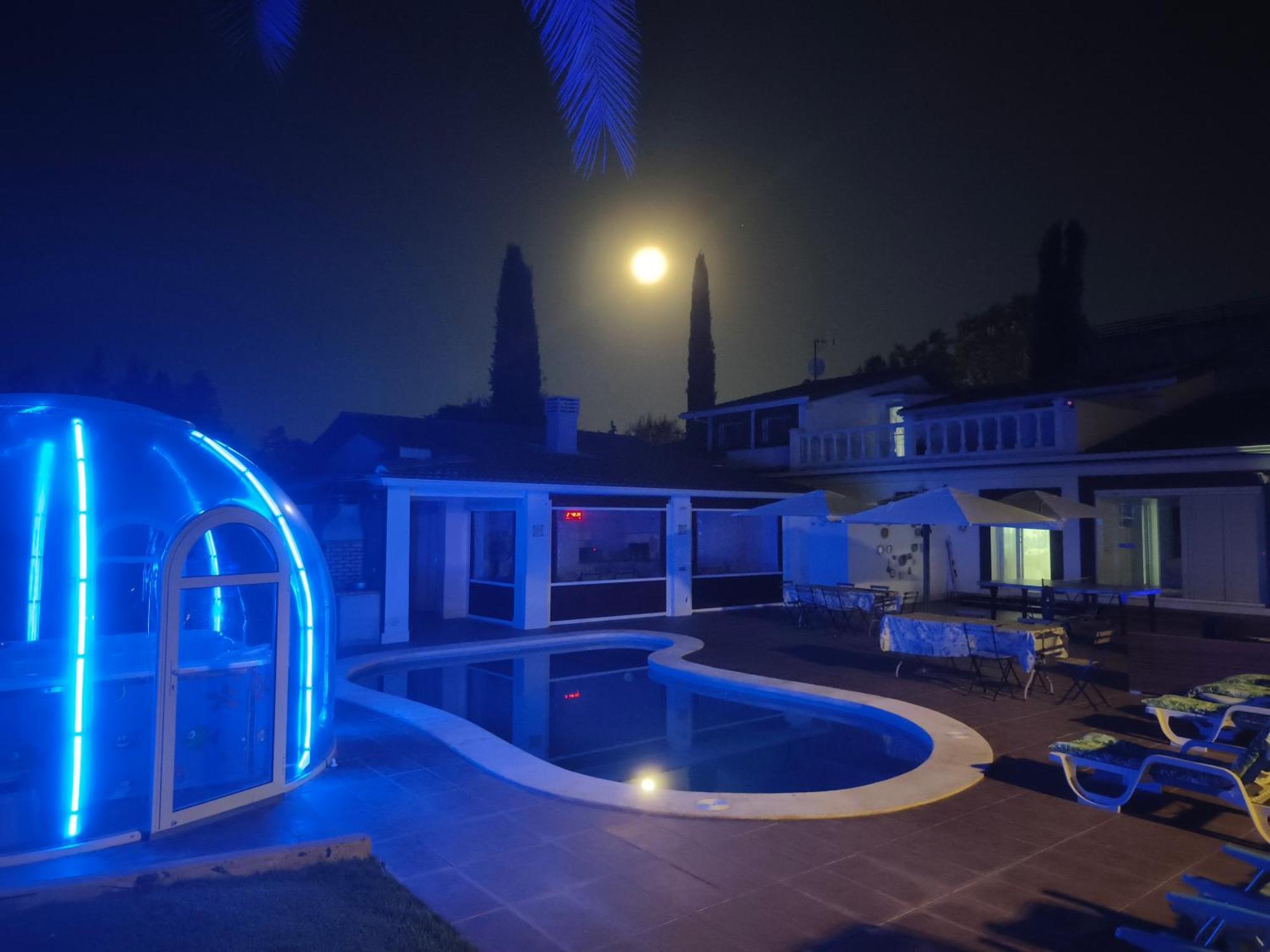 Chalet Con Piscina Y Jacuzzi En Madrid Alquila Habitaciones Algete エクステリア 写真